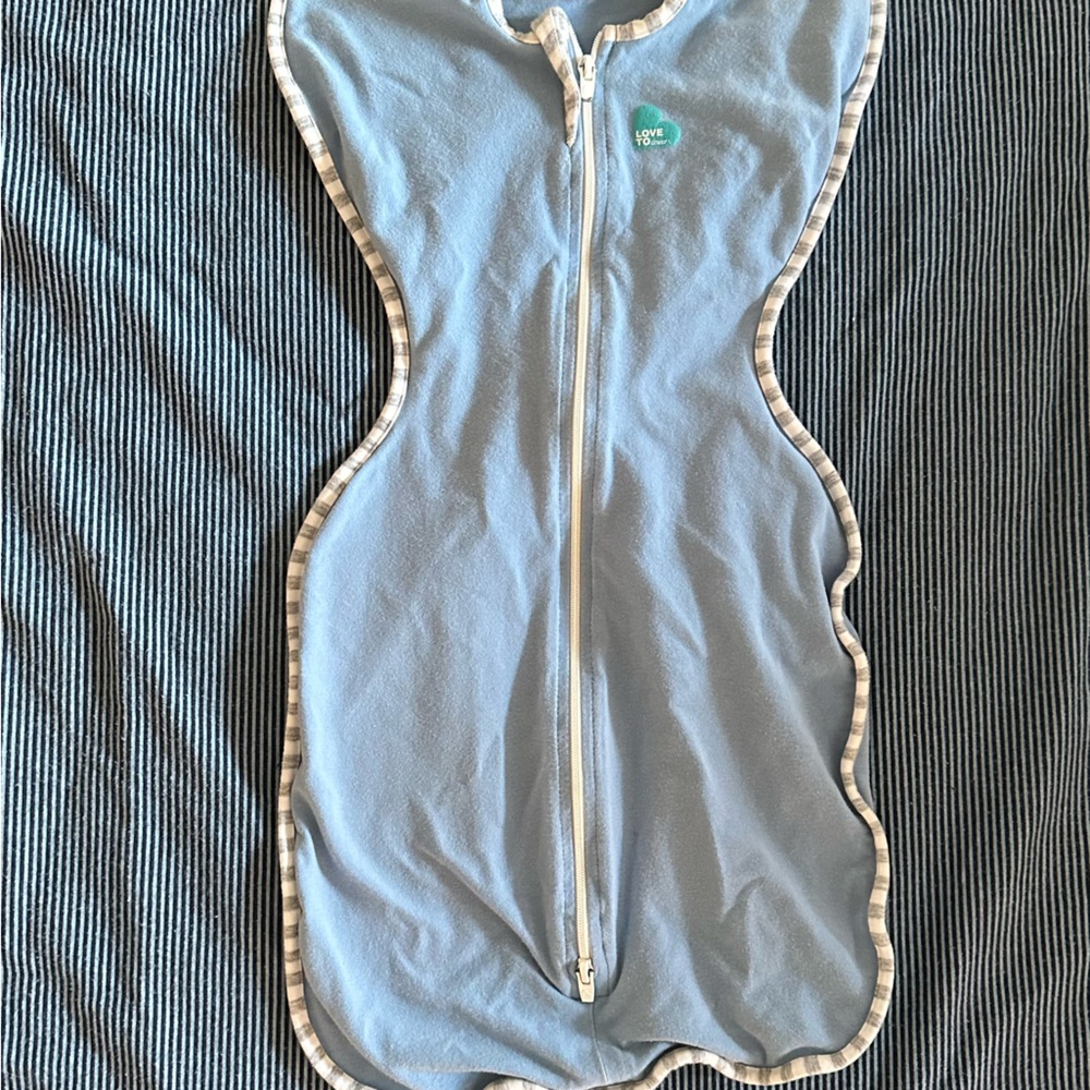 Small- love to dream swaddle 8-13lbs